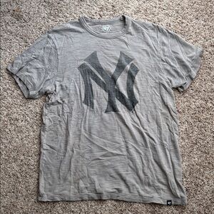 MENS 47 NEW YORK YANKEES SHORT SLEEVE TEE